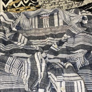 Long sleeved gray/white blouse